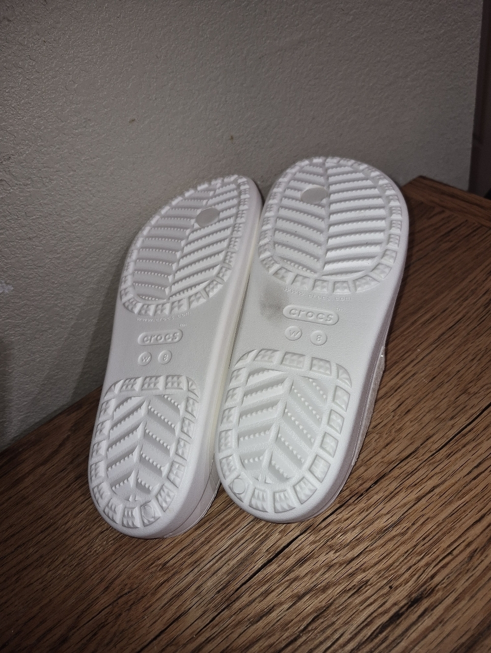 New With Tags White Crocs Women's Sloane Glitter flip-flop Wedge Sandals Size 8 - Picture 4 of 6
